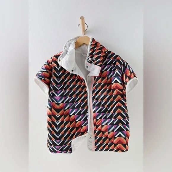 Free People Movement Chill Out  Packable Puffer Poncho NWT One Size - Picture 2 of 2